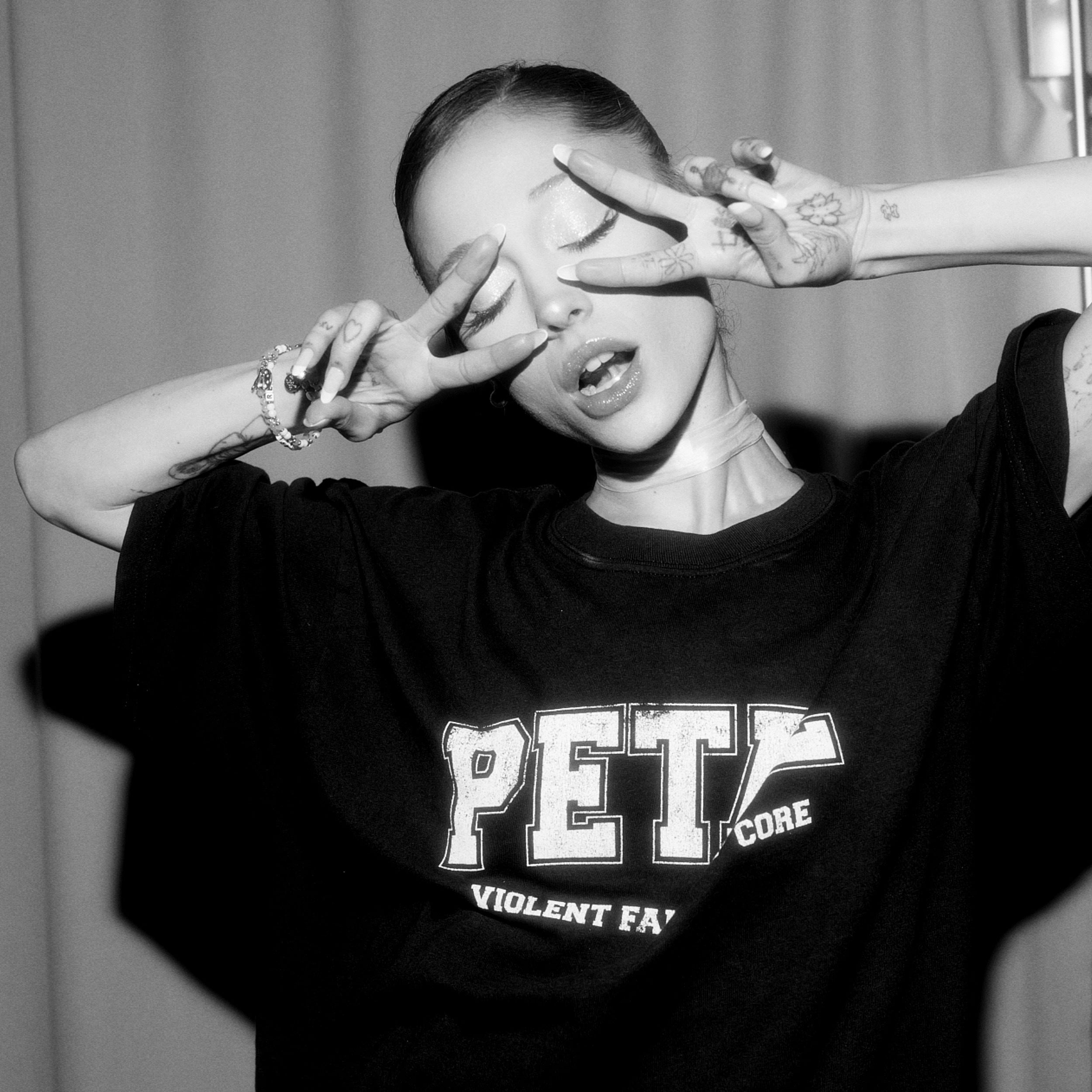 petal core t-shirt (black) lifestyle 4